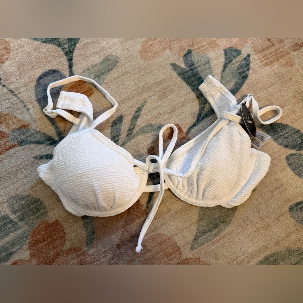 Lulus Summer Sensation White Crinkle Underwire Tie-Front
Bikini Top - Picture 4 of 5